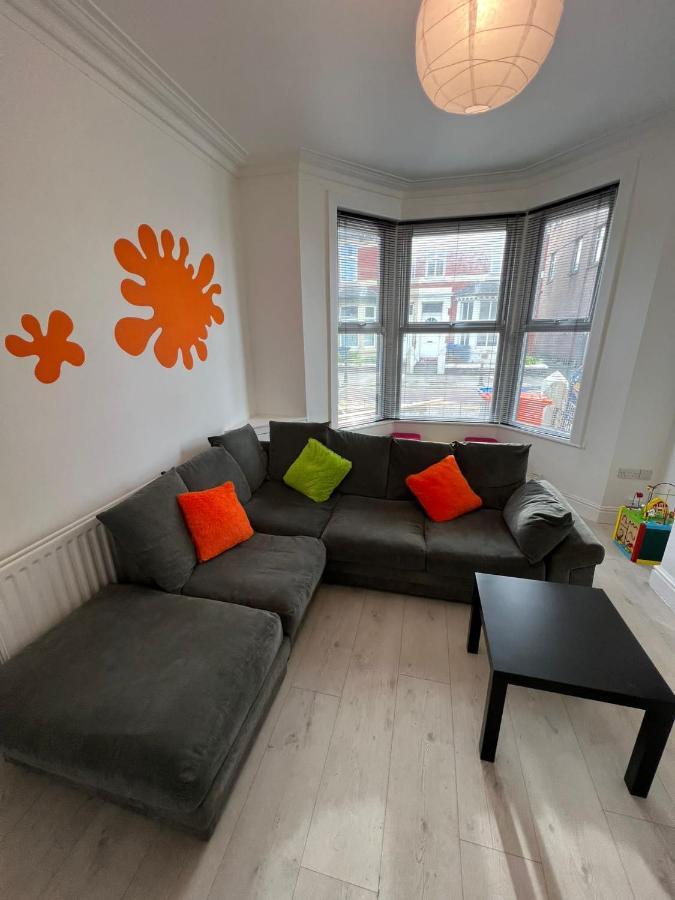 블랙풀 Nickelodeon House Great For Kids 빌라 외부 사진